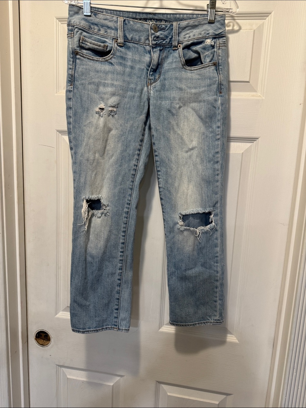 American Eagle Outfitters Light Wash Distressed Cropped Jeans